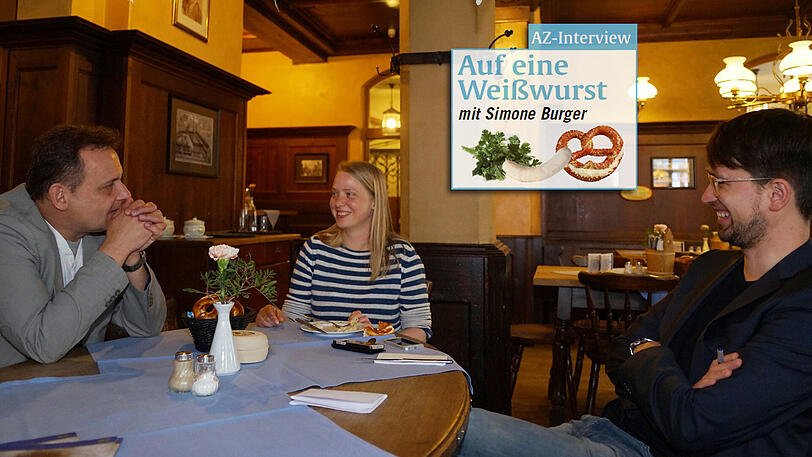 In der Augustiner Bräustuben: Simone Burger mit AZ-Vize-Chefredakteur Thomas Müller (links) und AZ-Lokalchef Felix Müller.