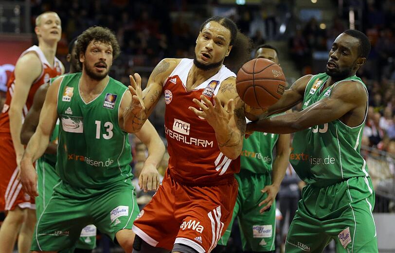 Chevon Troutman und die Basketballer des FC Bayern zwangen Trier mit starker Defensive in die Knie.