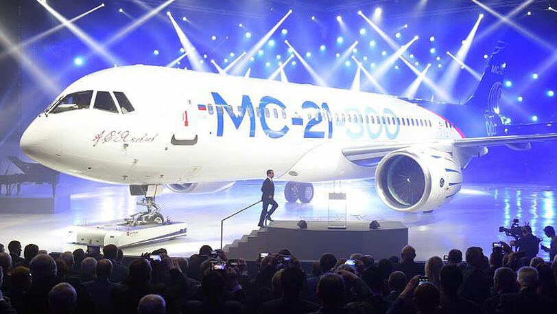 Die MS-21 soll den etablierten Boeing 737 und Airbus A320 sowie deren auf weniger Spritverbrauch getrimmten Nachfolgern 737-MAX und A320neo Konkurrenz machen.