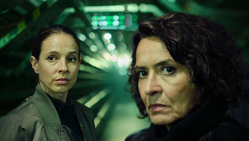Lena Odenthal (Ulrike Folkerts) und Johanna Stern (Lisa Bitter) ermitteln im "Tatort: Explosive Mischung" w&auml;hrend einer Ludwigshafener Nacht. Schauplatz ist ein Problemviertel, in dem die Autorit&auml;t der Polizei wenig Gewicht zu haben scheint.