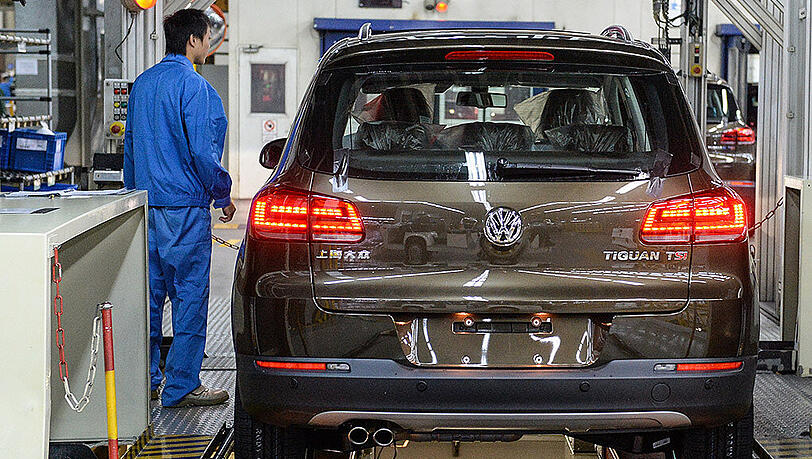 Europas Nummer eins überholte im ersten Halbjahr beim Absatz den japanischen Konkurrenten Toyota. Europas Nummer eins überholte im ersten Halbjahr beim Absatz den japanischen Konkurrenten Toyota.