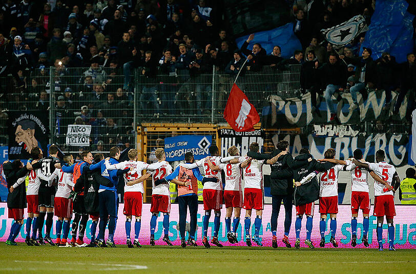 Das erste Mal in dieser Bundesliga-Saison durfte die Mannschaft mit den Fans einen Sieg bejubeln.