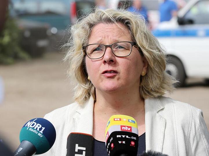 Umweltministerin Svenja Schulze will mit Gutachten mehr Klarheit über konkrete Preise für den CO2-Ausstoß sorgen.