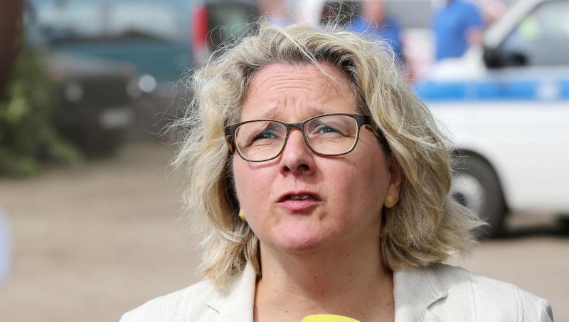 Umweltministerin Svenja Schulze will mit Gutachten mehr Klarheit über konkrete Preise für den CO2-Ausstoß sorgen. Umweltministerin Svenja Schulze will mit Gutachten mehr Klarheit über konkrete Preise für den CO2-Ausstoß sorgen.