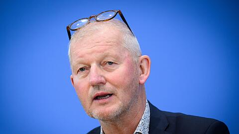 Der Erziehungswissenschaftler Olaf K&ouml;ller sieht neben den Risiken auch die Chancen f&uuml;r Jugendliche im digitalen Raum. (Archivbild)