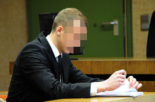 Andreas S. steht wegen des Vorwurfs der Misshandlung seines Babys, gefährlicher Körperverletzung sowie versuchter
schwere Körperverletzung vor Gericht. Der 22-Jährige soll einen Säugling heftig geschüttelt haben.
