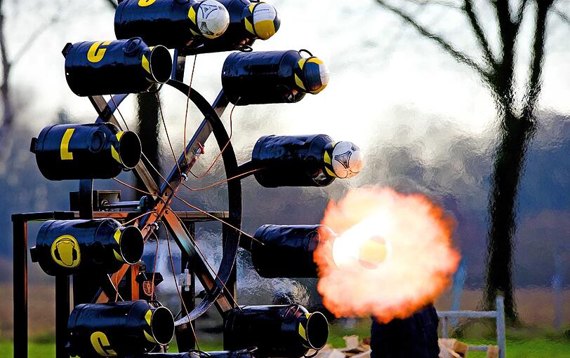 Mit dem Carbide Shootin stimmt man sich in Holland auf das neue Jahr ein.