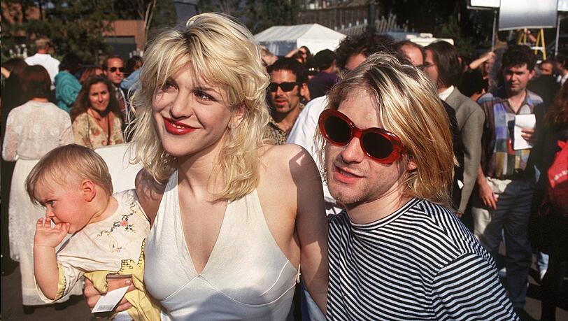 Courtney Love mit Ehemann Kurt Cobain und Tochter France Bean (1993) Courtney Love mit Ehemann Kurt Cobain und Tochter France Bean (1993)