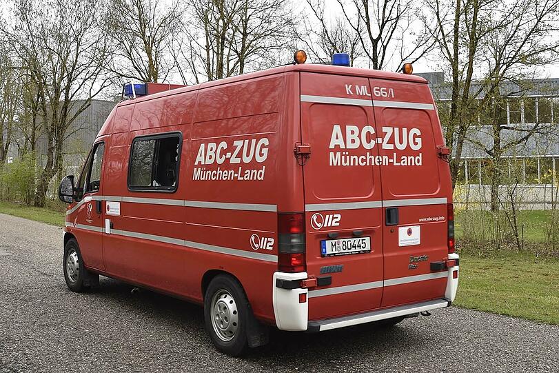 Ein technischer Defekt führte zu einem Großbrand beim Textilprouzenten Gore. Hier die Bilder des Brandes.