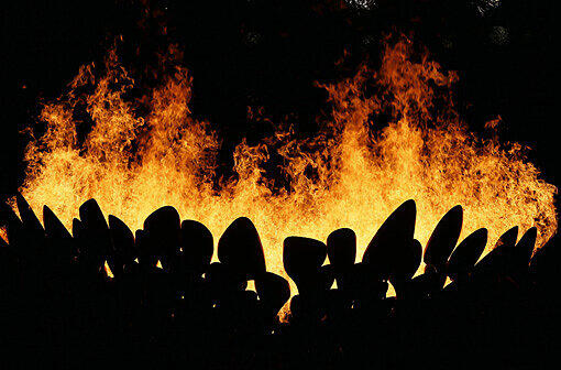 Die Feuerwerke funkelten, die Show faszinierte und ganz London war in Aufruhr: Am Freitagabend wurden die Olympischen Spiele 2012 mit viel Bombast eröffnet.