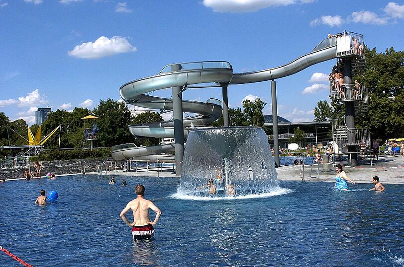 Im Freibad West gibt es viel Abwechslung und die weitläufigsten Liegeweisen.
