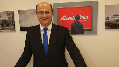 Ein entspannter Finanzminister Albert Füracker beim Redaktionsbesuch in den Räumen der Abendzeitung.