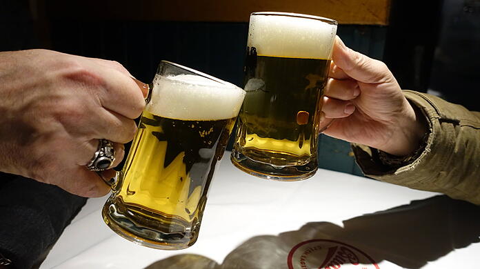 Wie ungesund ist es, wenn man jeden Tag ein Bier trinkt?