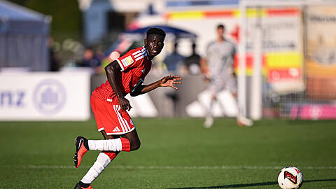Bara Sapoko Ndiaye beim Testspiel gegen den FC Rottach-Egern. Bara Sapoko Ndiaye beim Testspiel gegen den FC Rottach-Egern.