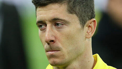 Enttäuscht: Dortmunds Stürmer Robert Lewandowski will zum FC Bayern Enttäuscht: Dortmunds Stürmer Robert Lewandowski will zum FC Bayern