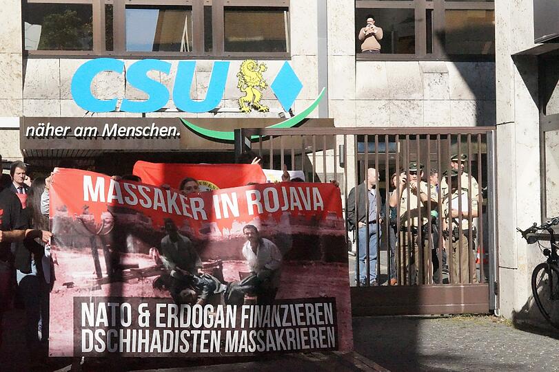 Junge Kurden haben die CSU-Zentrale in München besetzt. Die Bilder von der Aktion am Donnerstagnachmittag.