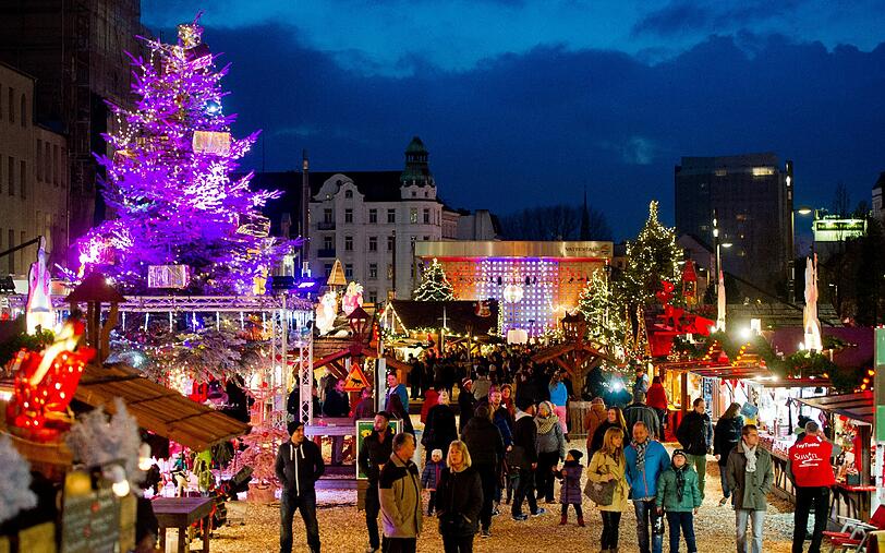 Seit dem 20. November ist "Santa Pauli" wieder geöffnet. Ein Streifzug durch den erotischen Weihnachtsmarkt.