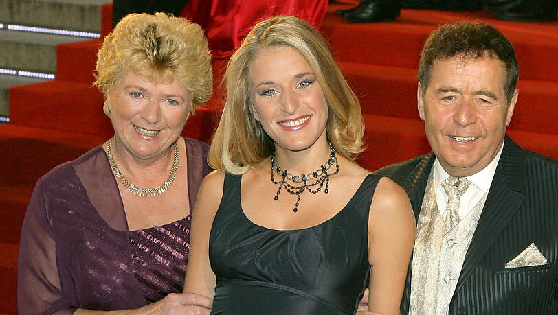 Stefanie Hertel mit ihren Eltern Eberhard und Elisabeth. Ihre Mutter ist am Sonntag gestorben. Stefanie Hertel mit ihren Eltern Eberhard und Elisabeth. Ihre Mutter ist am Sonntag gestorben.