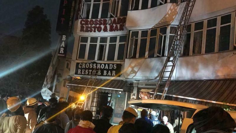 Feuerwehreinsatz am Hotel Arpit Palace in Neu-Delhis zentralem Stadtteil Karol Bagh. Feuerwehreinsatz am Hotel Arpit Palace in Neu-Delhis zentralem Stadtteil Karol Bagh.