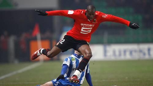 Dynamisch, kraftvoll, durchsetzungsstark: Den Bayern ist Verteidiger Rod Fanni (oben) von Stade Rennes positiv aufgefallen. Dynamisch, kraftvoll, durchsetzungsstark: Den Bayern ist Verteidiger Rod Fanni (oben) von Stade Rennes positiv aufgefallen.