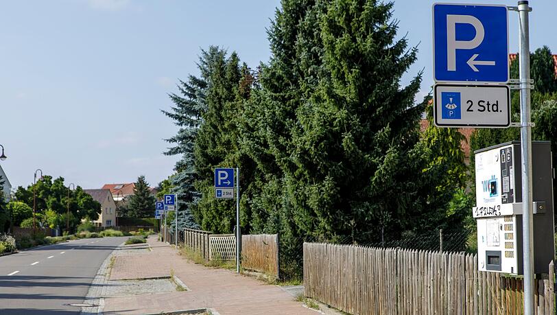 Im Örtchen Störmthal sind die Menschen verstimmt über eine Vielzahl von Parkschildern.