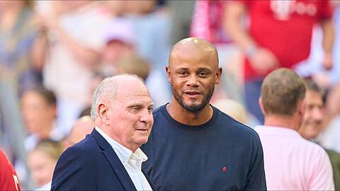 Bayerns Ehrenpr&auml;sident Uli Hoene&szlig; ist mit der Arbeit seines Cheftrainers Vincent Kompany mehr als zufrieden.