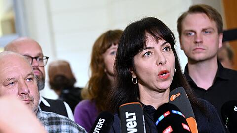 Linke-Fraktionsvorsitzende Elif Eralp hat betont, konsequent gegen Gewalt und Kriminalit&auml;t vorgehen zu wollen.