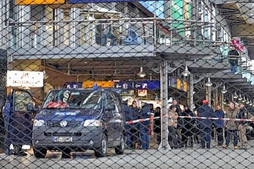 Der abgeriegelte Eingang an der Arnulfstraße