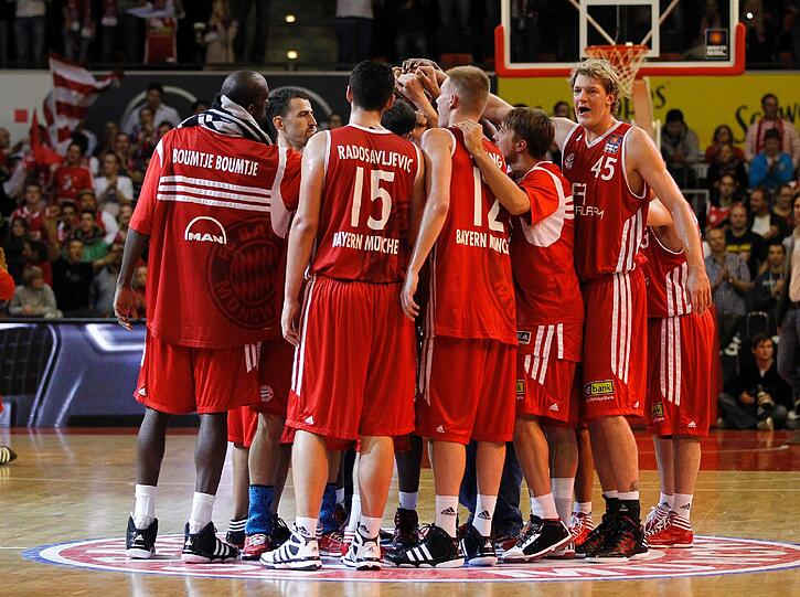 Hammerspiel der FC Bayern Basketballer: Das Team von Trainer Dirk Bauermann gewann am Samstagabend gegen Phoenix Hagen mit 100:81 und feierte damit den vierten Sieg in Serie. Die besten Bilder.
