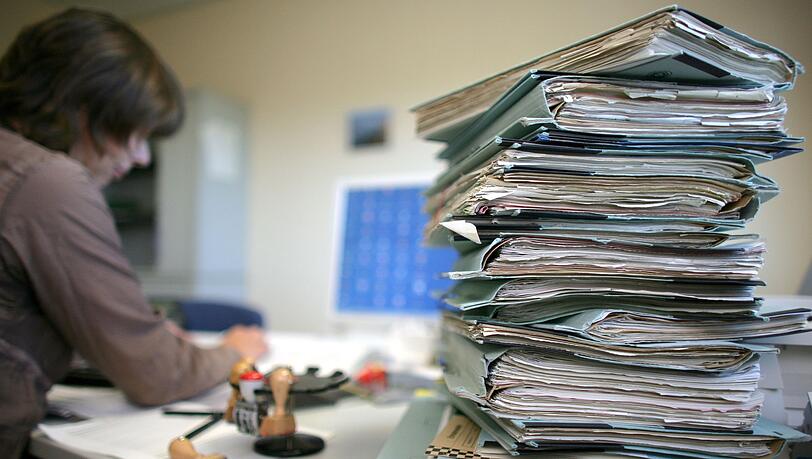 Bürokratie belastet viele Unternehmen in Deutschland schwer (Archivbild) Bürokratie belastet viele Unternehmen in Deutschland schwer (Archivbild)