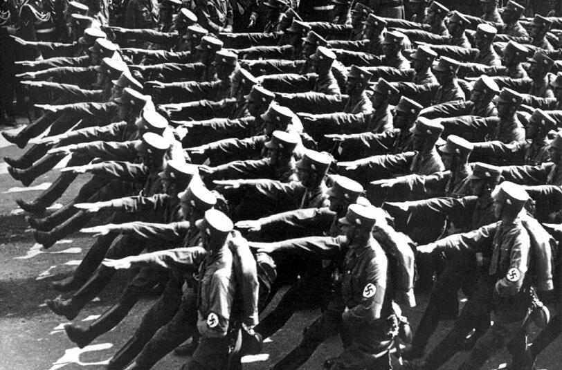 Marschierende Nazis &ndash; das wollte Karl Stützel verhindern.