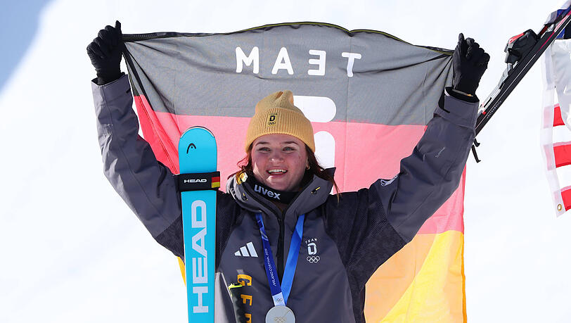 Emma Aicher holt Silber in der Abfahrt.