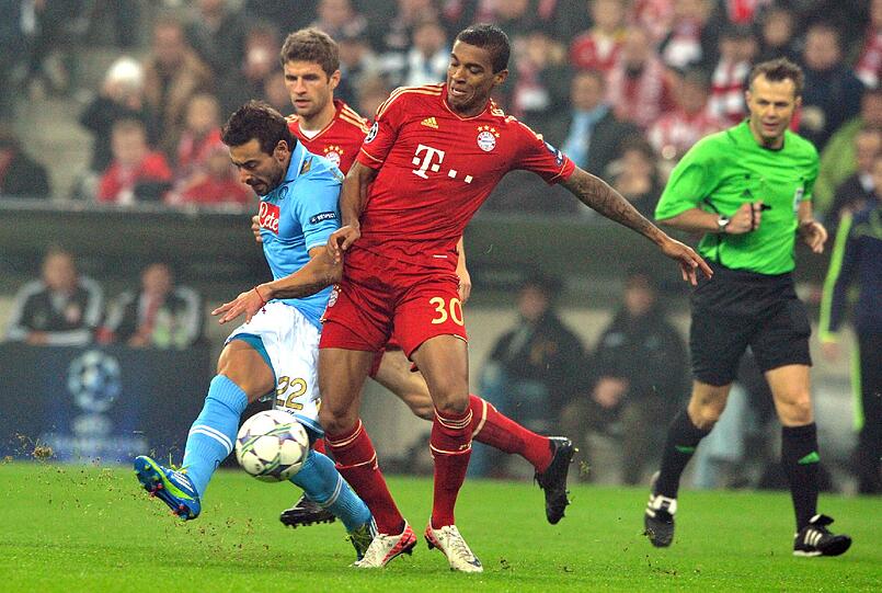 LUIZ GUSTAVO: NOTE 2
Liegt bei den wichtigen Spielen immer einen Tick vor Tymoshchuk. War mit Schuld daran, dass die Kollegen in der Innenverteidigung selten im Bild waren.