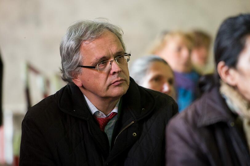 Der Ratsvorsitzende der Evangelischen Kirche in Deutschland (EKD), der bayerische Landesbischof Heinrich Bedford-Strohm, predigt an Heiligabend in München bei einer Christvesper am Hauptbahnhof. Mehrere Dutzend Flüchtlingshelfer und Besucher nahmen an dem Gottestdienst teil.