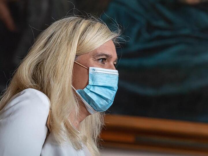 Melanie Huml (CSU) nimmt an einer Sitzung teil.