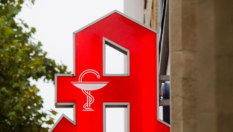 Das Apotheken-A hängt an einer Apotheke. Foto: Julian Stratenschulte/Archivbild Das Apotheken-A hängt an einer Apotheke. Foto: Julian Stratenschulte/Archivbild