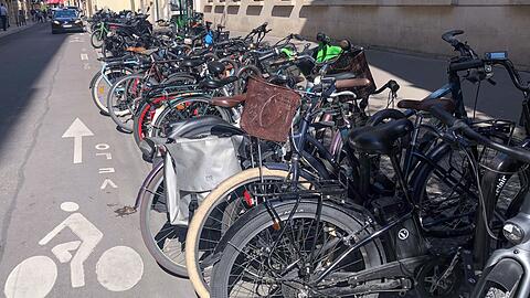 Immer mehr Menschen in Paris steigen f&uuml;r ihre t&auml;glichen Wege aufs Fahrrad, (Archivbild)