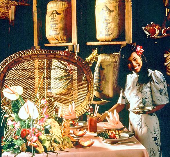 Ausspannen und von der Südsee träumen: In Themenrestaurants wie dem "Trader Vic's" - hier das im "Hotel Bayerischer Hof" in München - kommt Stimmung wie in Polynesien auf.