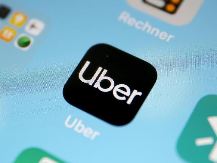 Handynutzer in Köln haben im vergangenen Jahr 300.000 Mal versucht, über die Firmenapp ein Fahrzeug zu bestellen.