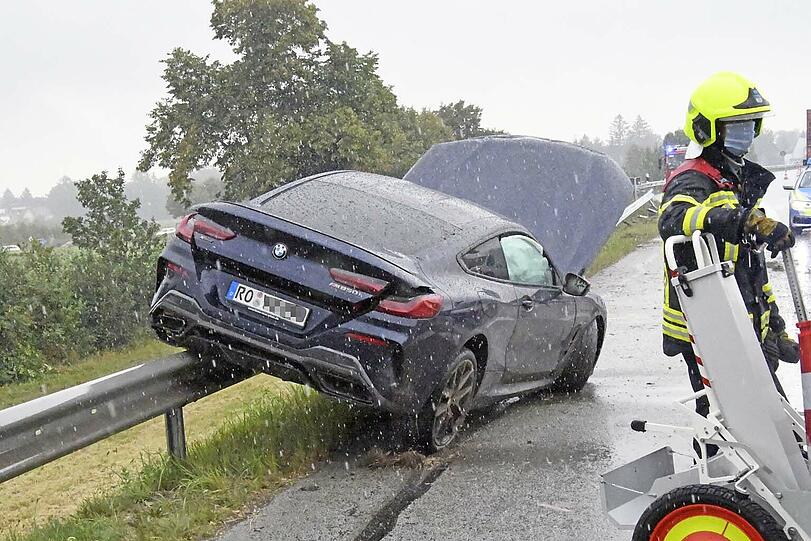 Glück im Unglück hatte am Dienstag ein BMW-Fahrer bei einem Unfall auf der Autobahn 8 nahe der Anschlussstelle Neubiberg.