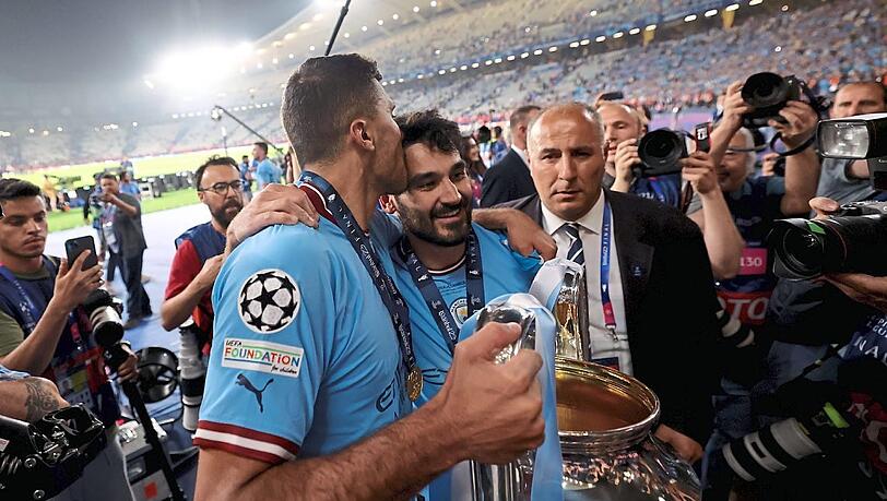 "Er ist als Sechser der beste Spieler der Welt", sagt Ilkay Gündogan überseinen ehemaligen Mitspieler, mit dem er 2023 den Henkelpott gewann.