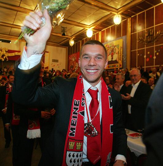 ... aber Poldi gibt sich trotzdem alle Mühe - wie man Karneval feiert, das weiß der Kölsche Jung wie kein Zweiter...