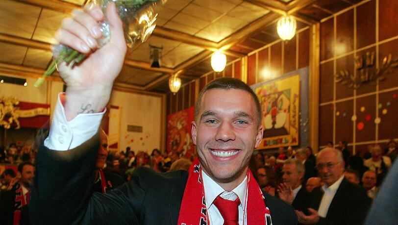 ... aber Poldi gibt sich trotzdem alle Mühe - wie man Karneval feiert, das weiß der Kölsche Jung wie kein Zweiter...
