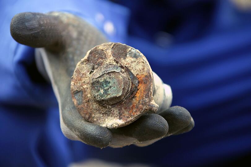 Rund 1000 Mal kam der Kampfmittelräumdienst 2011 in Bayern zum Einsatz. Hier im Bild: Der Zünder der entschärften Bombe aus dem Grünwalder Stadion.