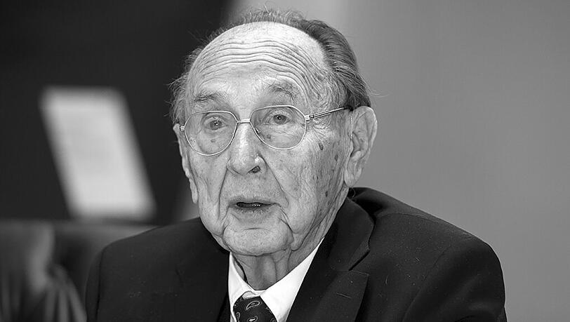 Hans-Dietrich (†89) Genscher ist tot. Hans-Dietrich (†89) Genscher ist tot.
