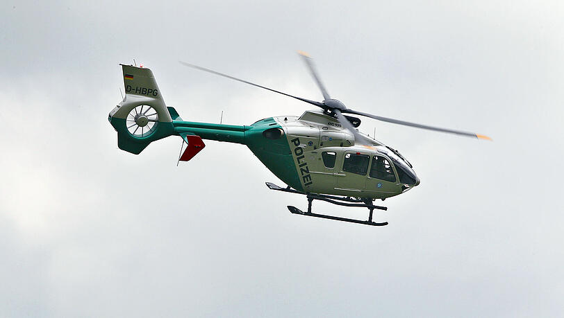Trotz Hubschrauber-Unterstützung konnte der Sex-Täter dem Fahndungsnetz der Polizei entkommen. Trotz Hubschrauber-Unterstützung konnte der Sex-Täter dem Fahndungsnetz der Polizei entkommen.
