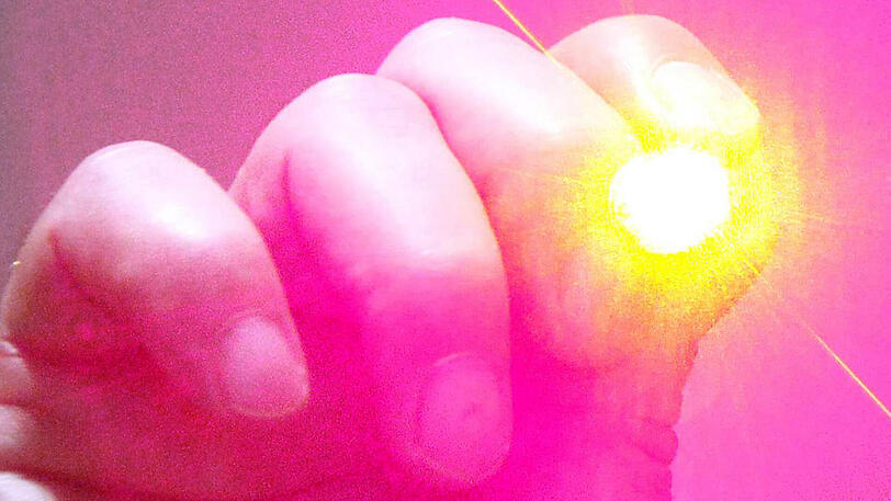 Der Strahl eines Laserpointers kann schwere Verletzungen verursachen (Symbolfoto).
