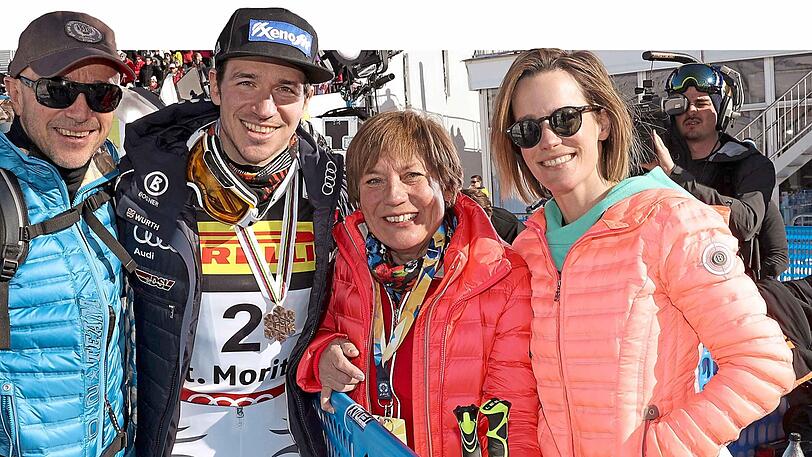 2017: Felix Neureuther gewinnt WM-Bronze - von links Vater Christian Neureuther, Felix Neureuther, Rosi Mittermaier und Schwester Amelie Neureuther.