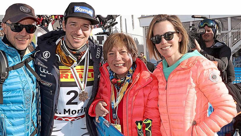 Christian Neureuther und Rosi Mittermaier mit den Kindern Felix (2.vl.) und Ameli Neureuther (r.). Christian Neureuther und Rosi Mittermaier mit den Kindern Felix (2.vl.) und Ameli Neureuther (r.).