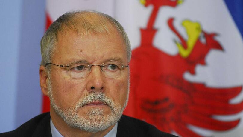 Harald Ringstorff war zehn Jahre lang Regierungschef von Mecklenburg-Vorpommern Harald Ringstorff war zehn Jahre lang Regierungschef von Mecklenburg-Vorpommern
